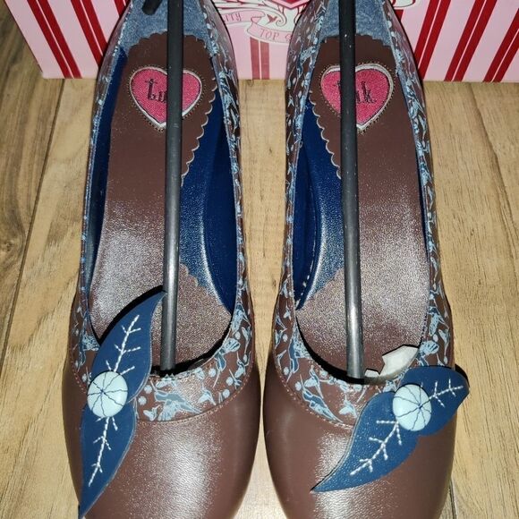T.U.K. Women's Shoes Slip On Heels With Hummingbird Pattern Size: 5 - Picture 4 of 10